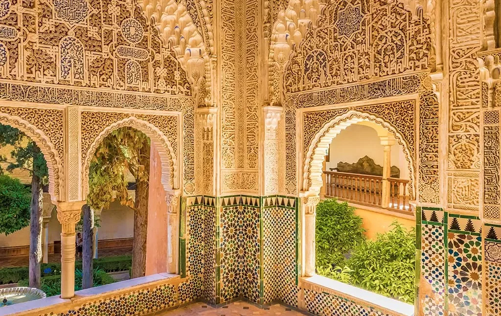 Visitar-la-Alhambra-de-Granada-desde-roquetas-de-mar-almeria