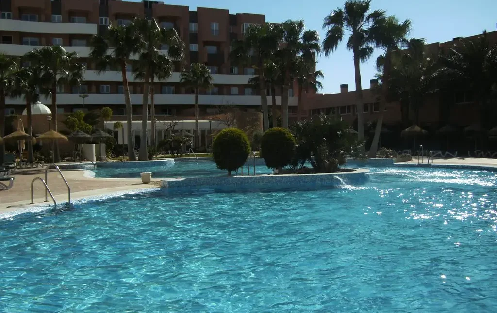 arena-center-almeria-hotel-piscina