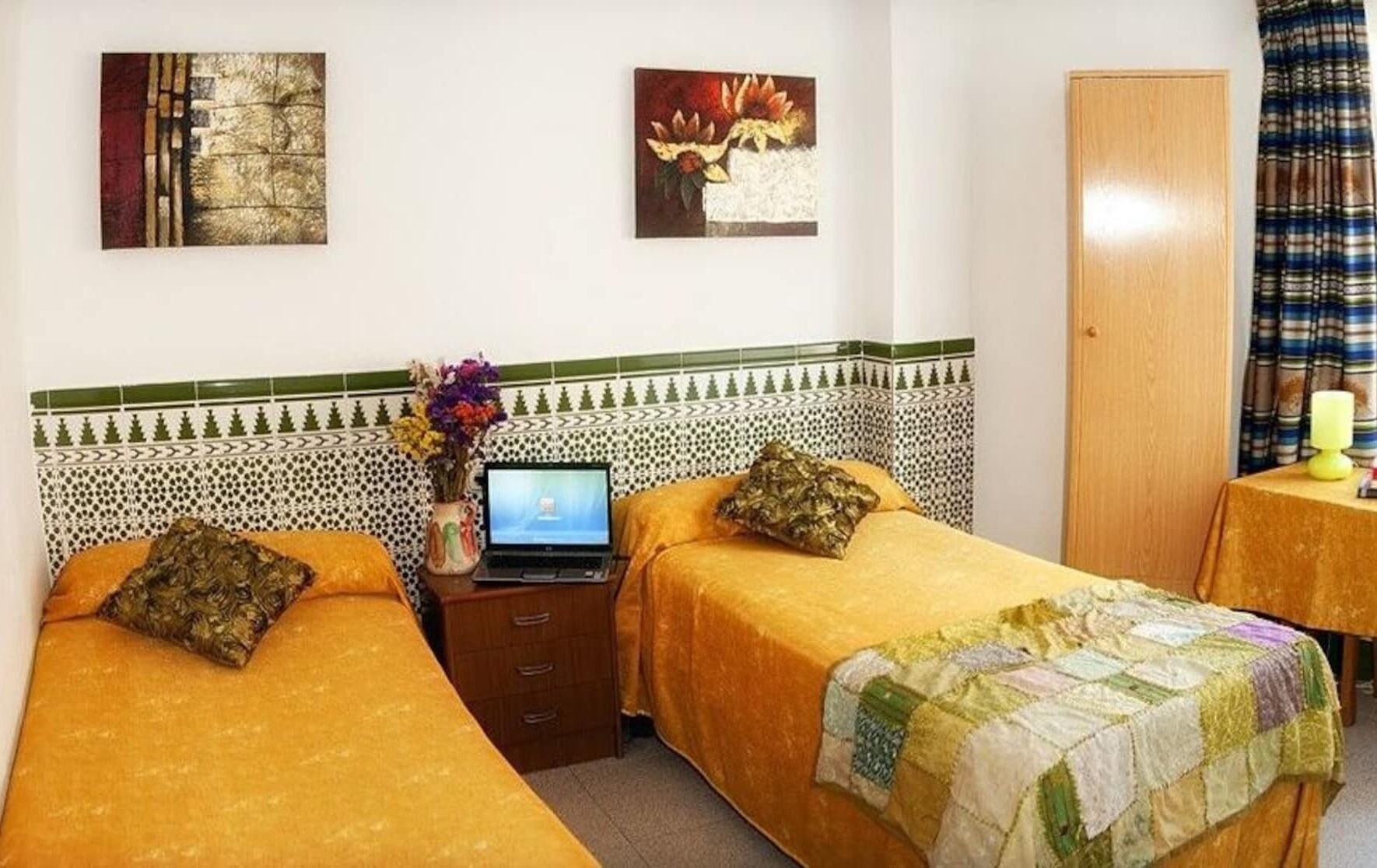 hostal-estacion-1-almeria-fiesta