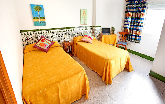 hostal-estacion-6-almeria-fiesta