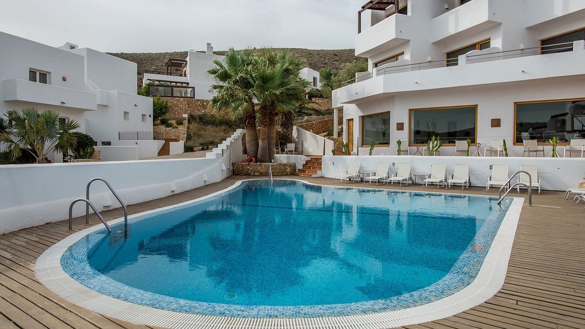 hotel-el-tio-kiko-almeria-piscina