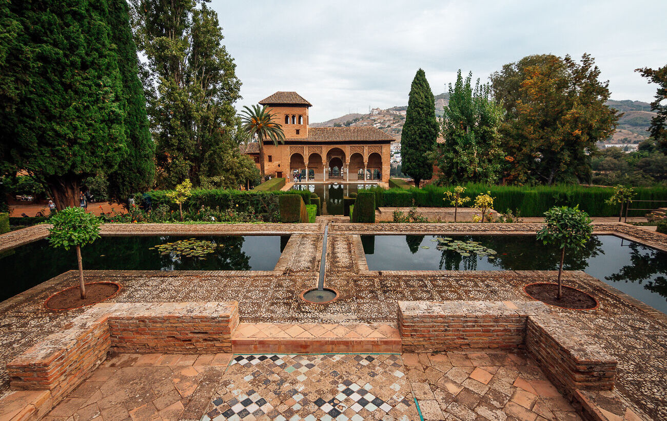 la-alhambra-en-granada-desde-almeria-roquetas-de-mar