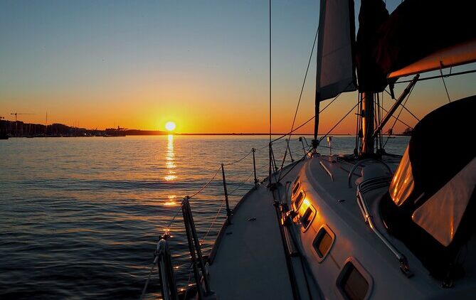 velero-atardecer-1-almeria-fiesta